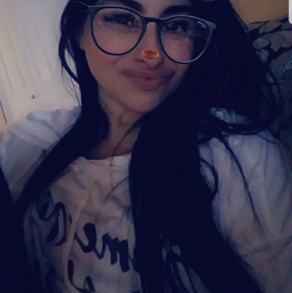 Meet your Posher, Lizette - Picture 2 of 5